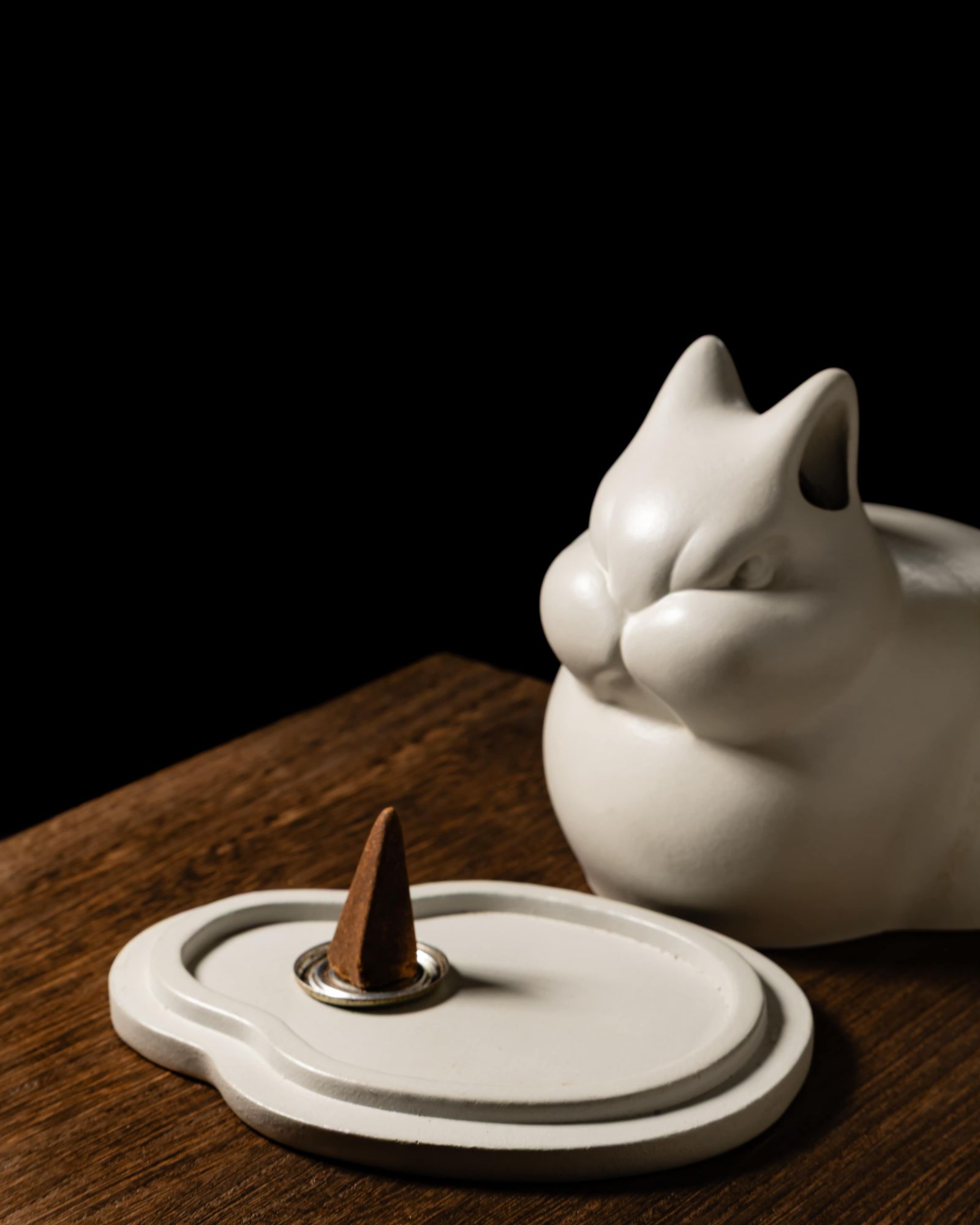 憤怒小兔水泥塔香座