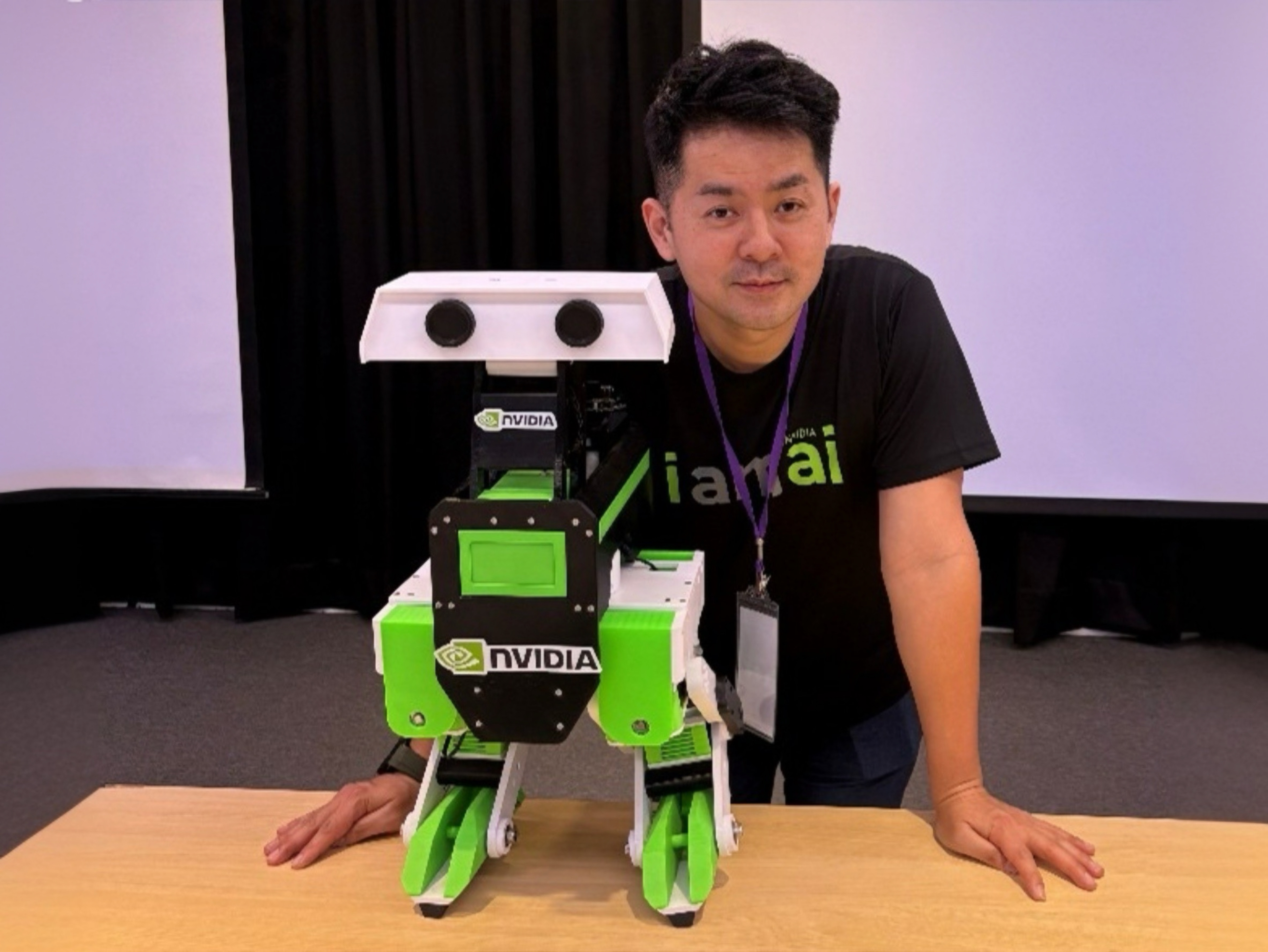 新北青年局舉辦 NVIDIA 認證課程「AI社群之夜」 近距離與機器人互動